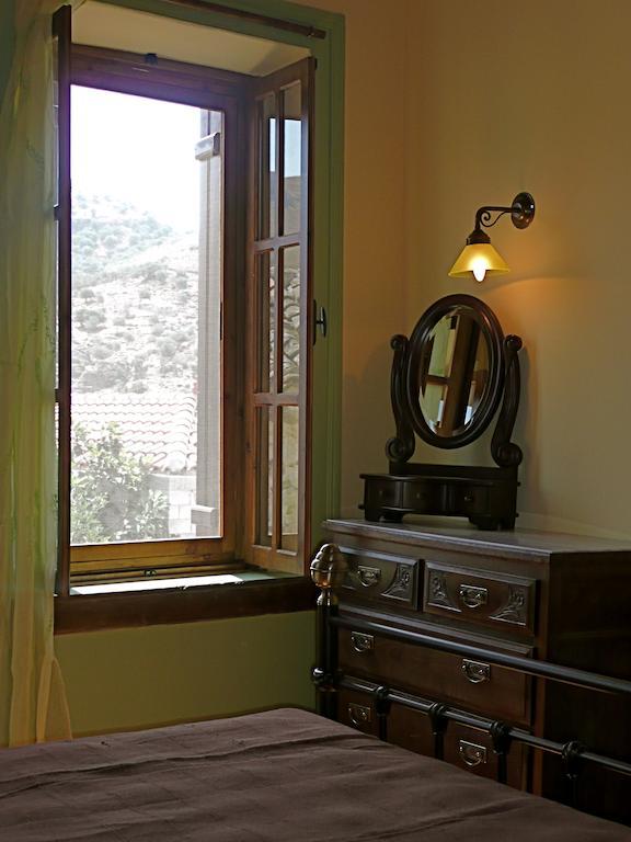 Villa Notia Skála Eresoú Pokoj fotografie